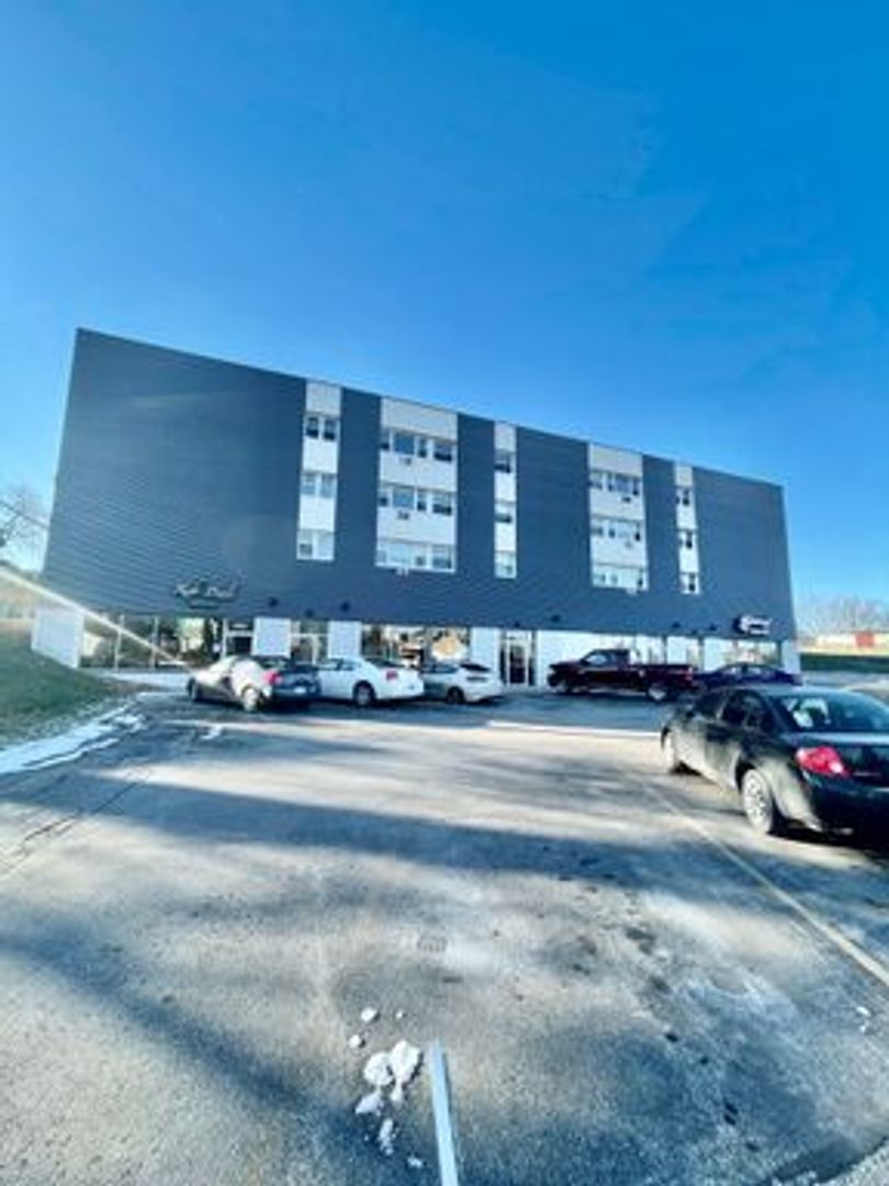 Milwaukee Apartment: 2867 S. Kinnickinnic Ave.