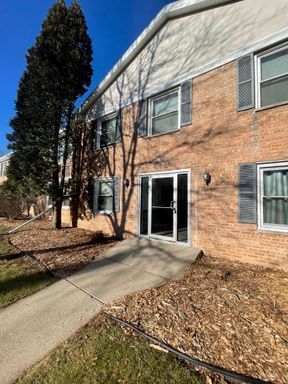 Spacious 1BR on East Side! – photo 1
