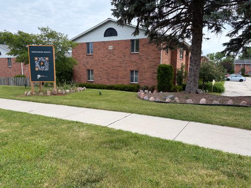 Spacious and Updated Two Bedroom Upper-Level Unit! Heat and Hot Water Included!! First Month Free!!! East Side of Green Bay, WI. – photo 1