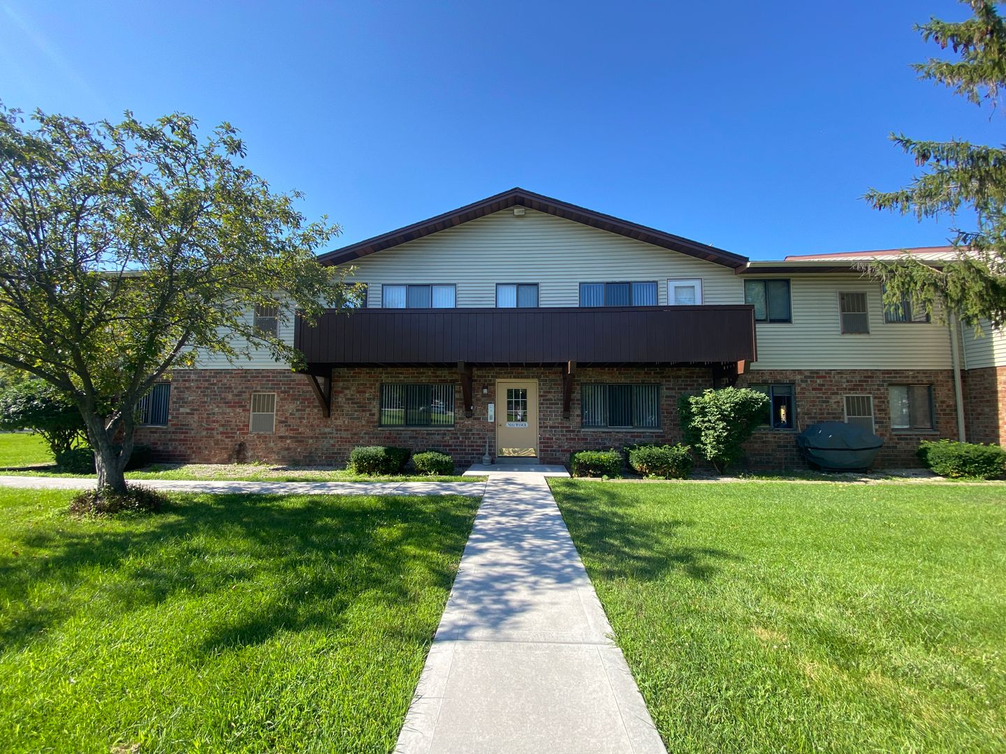 Germantown Apartment: N111 W15831-15835 Vienna Court