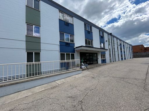 Spacious 1 Bedroom near Miller Park Way - FIRST MONTH FREE – photo 1