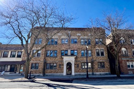 Half Off First Month! Beautiful Top Floor Bedroom in Shorewood!