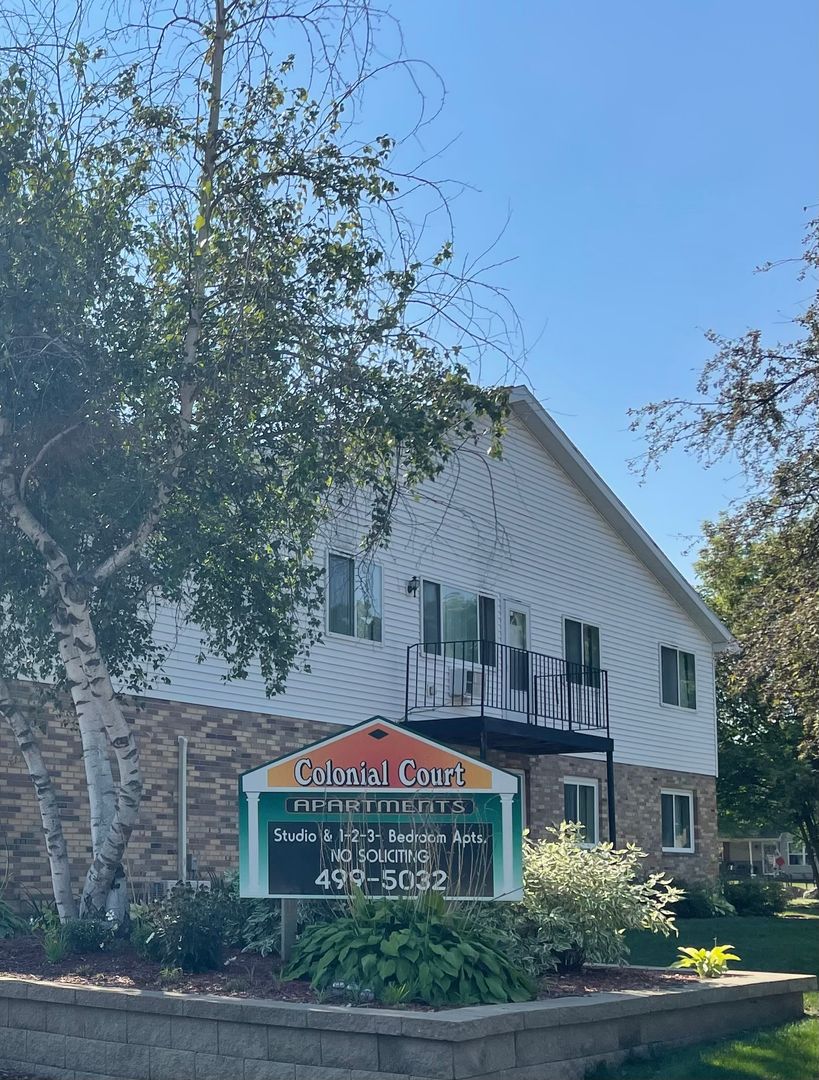 Green Bay Apartment: 125 S Platten St