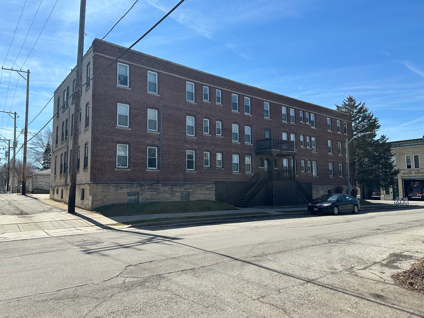 Milwaukee Apartment: 1709 E Park Pl