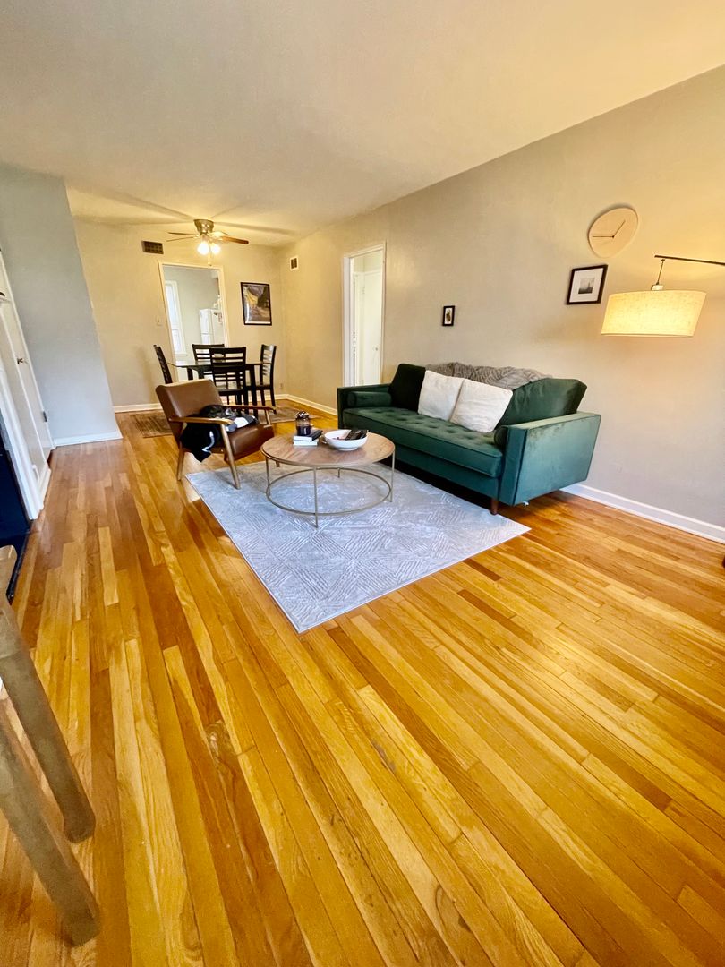 Shorewood Apartment: 4282 N Wilson Dr