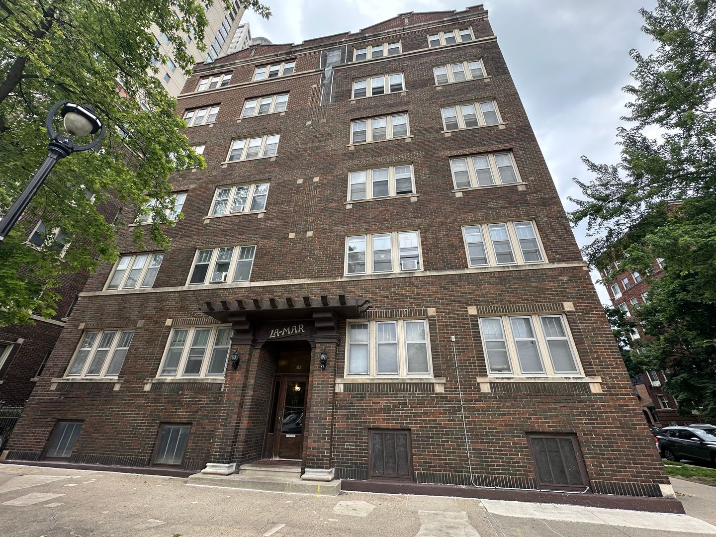 Milwaukee Apartment: 903 E Kilbourn Ave