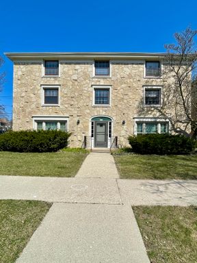 Spacious 1-Bedroom Across From Estabrook! | Half Off First Month!