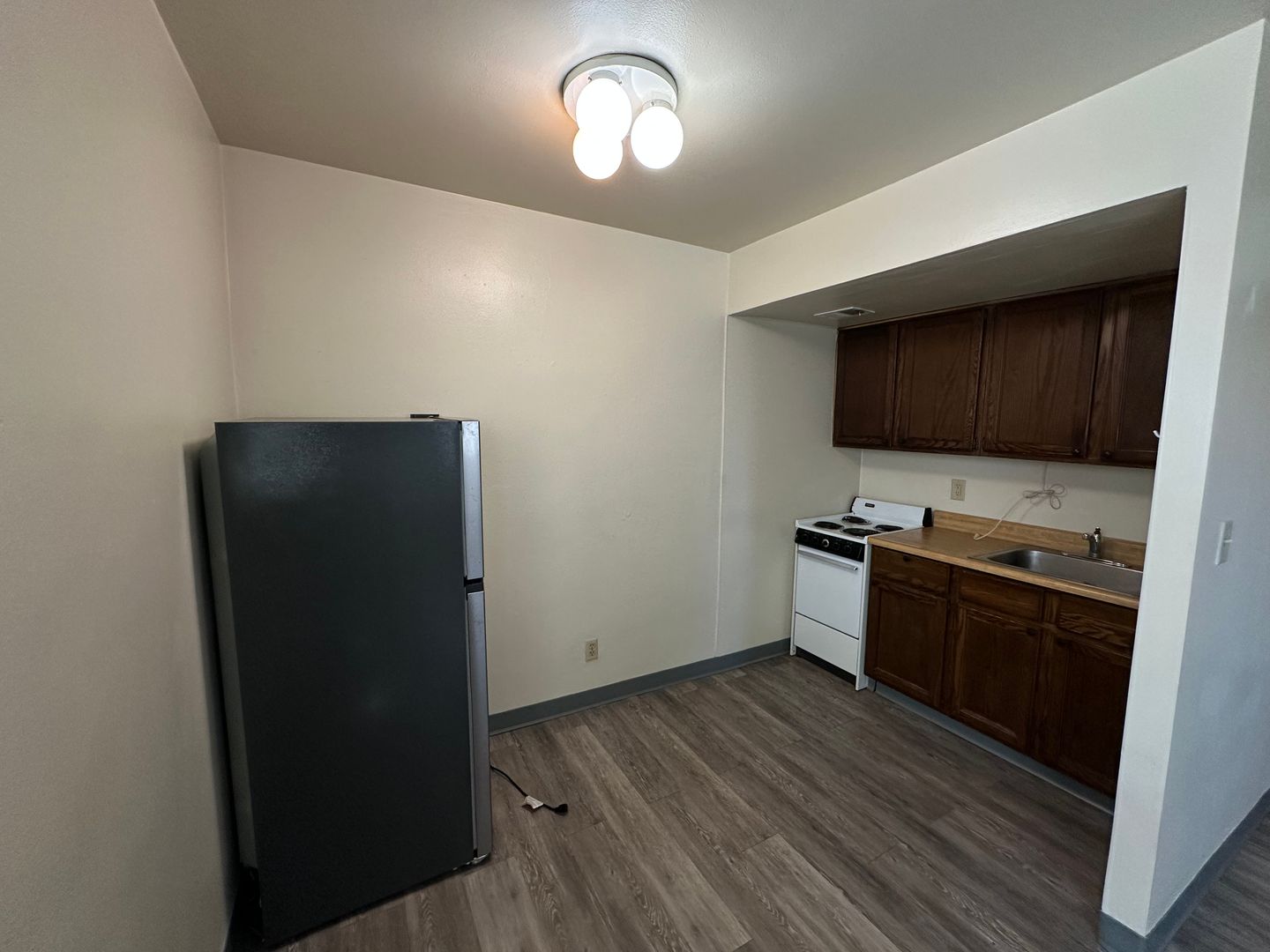 1029 E Knapp St 3 of 7