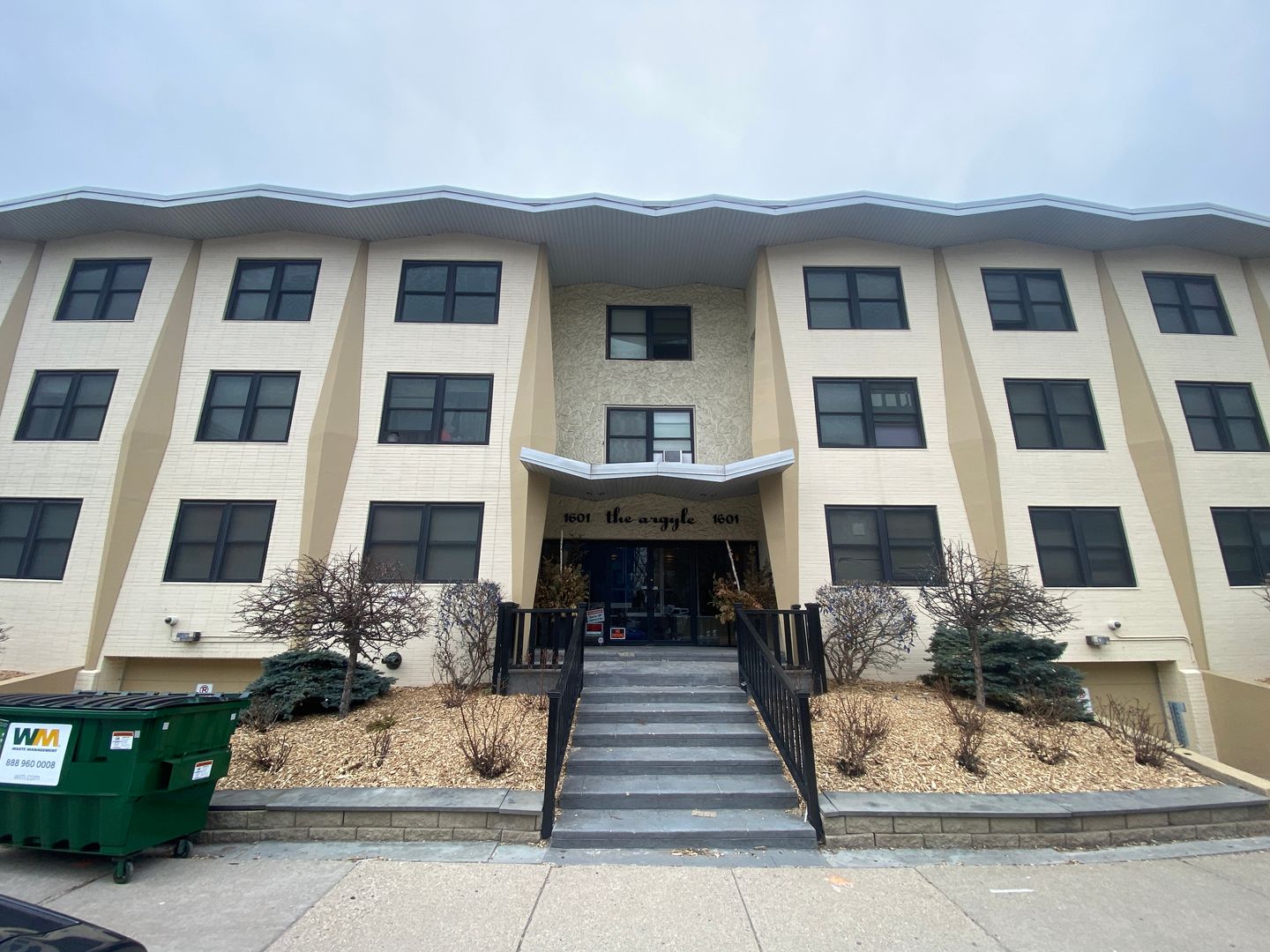 Milwaukee Apartment: 1601 N Farwell Ave