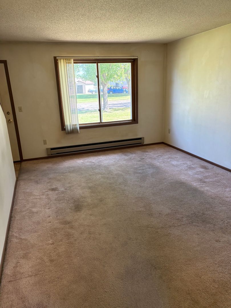 Merrill Apartment: 604 Hollywood Dr