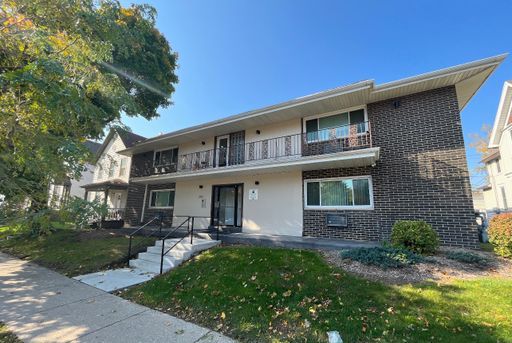 Beautiful 1BR w/ Updated Kitchen and Bath - Heat Included! – photo 1