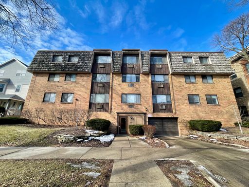 Spacious 1BR Off Downer w/ Heat, Hot Water, A/C Included! – photo 1