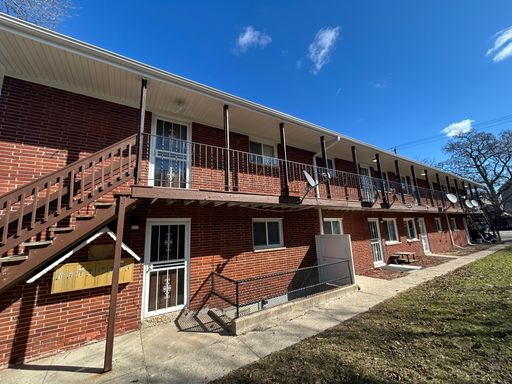 Spacious 1 Bedroom w/Heat included -12/1 Move in 1/2 Off First Month Rent – photo 1