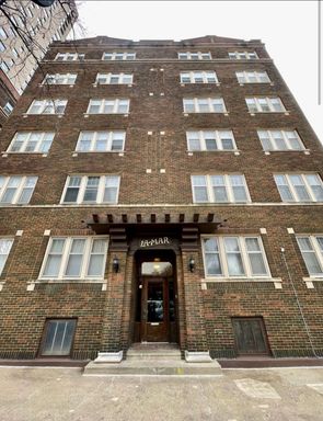 Beautiful and Cozy 1 bedroom unit w/ Heat Included! 1/2 OFF FIRST MONTH RENT – photo 1