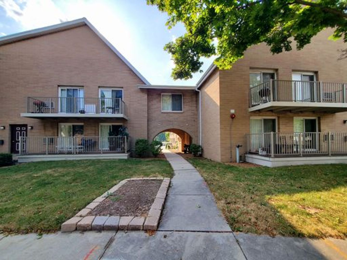 Milwaukee Apartment: 427 S. Hawley Rd.