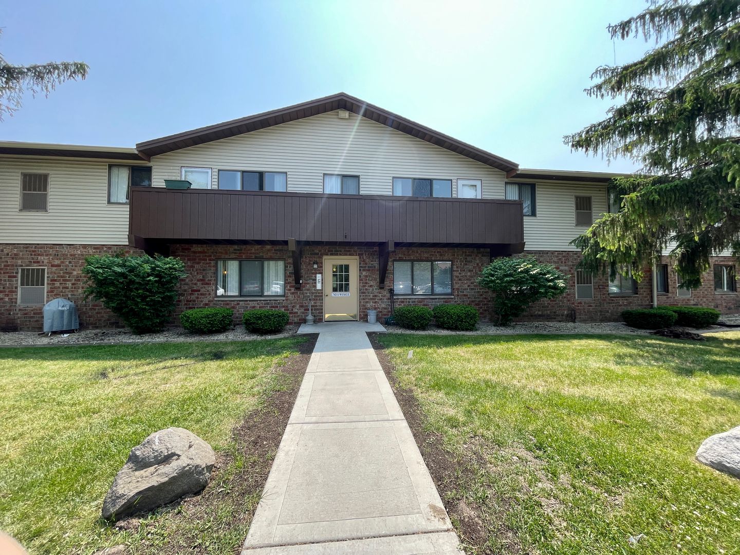 Germantown Apartment: N111 W15651-15655 Vienna Court