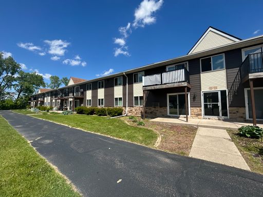 Spacious 2 Bed 1.5 Bath w/ Heat incl- Near Lake Winnebago!