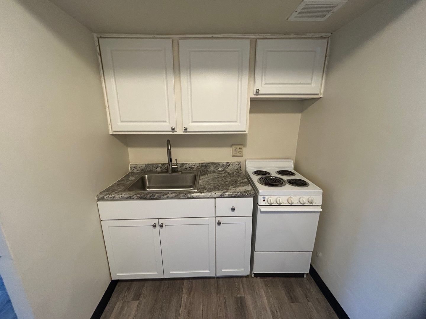 1029 E Knapp St 3 of 8