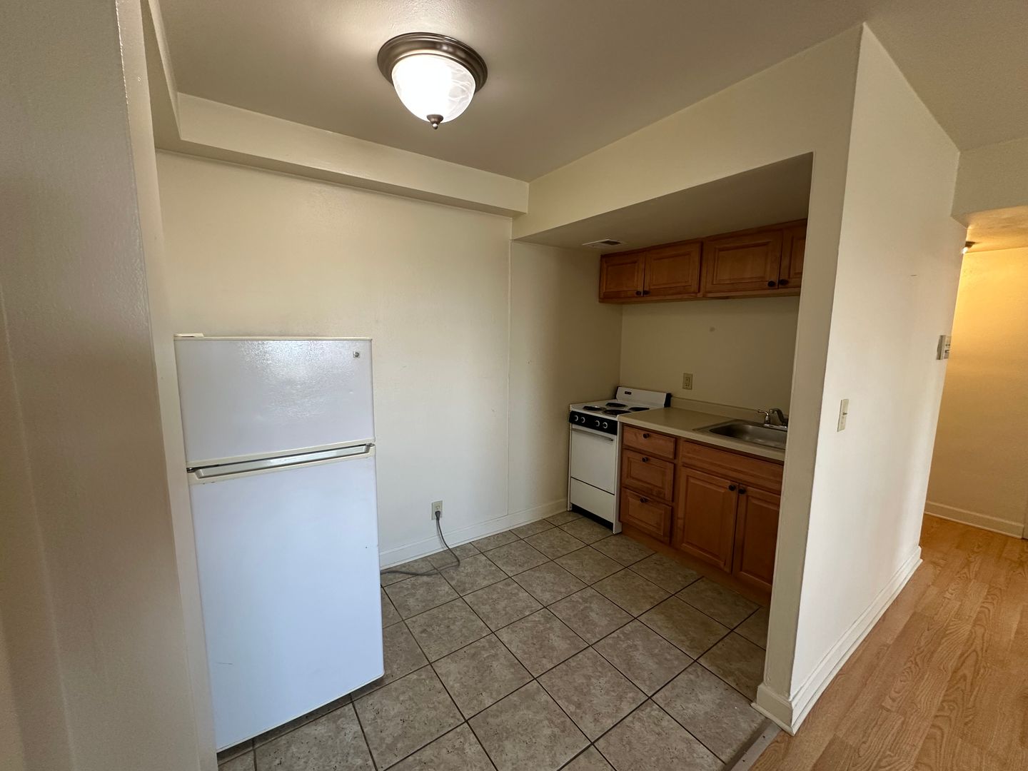 1029 E Knapp St 4 of 8