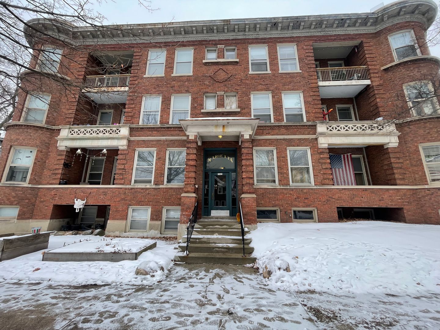 Milwaukee Apartment: 2320 E Belleview Pl.