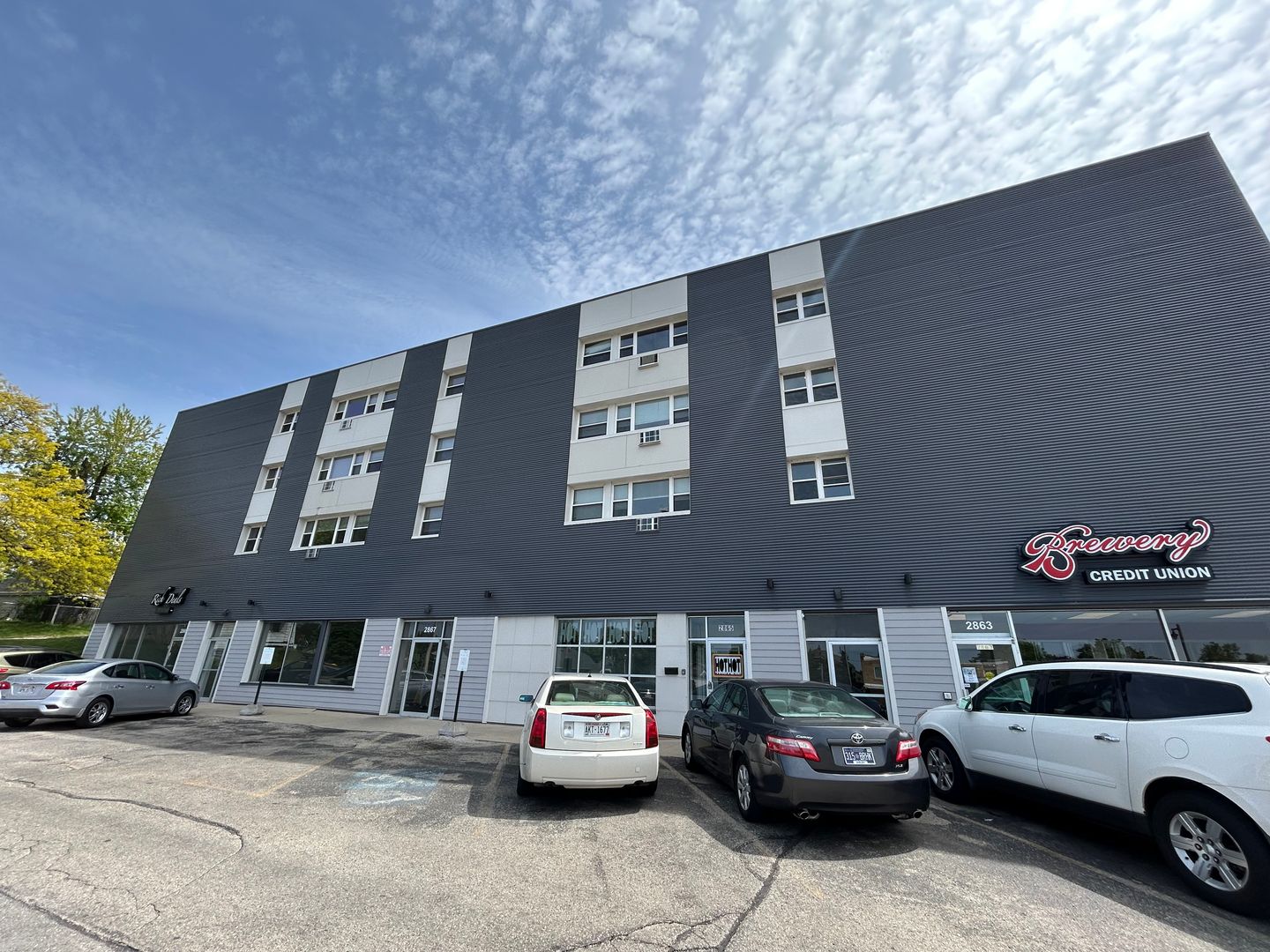 Milwaukee Apartment: 2867 S. Kinnickinnic Ave.