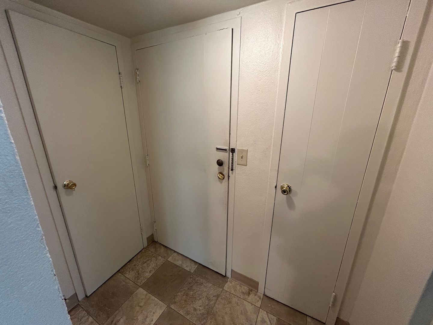 1029 E Knapp St 3 of 14