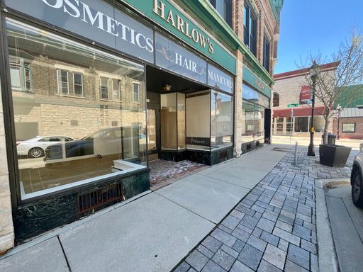 Commercial lease in the heart of Waukesha! – photo 1