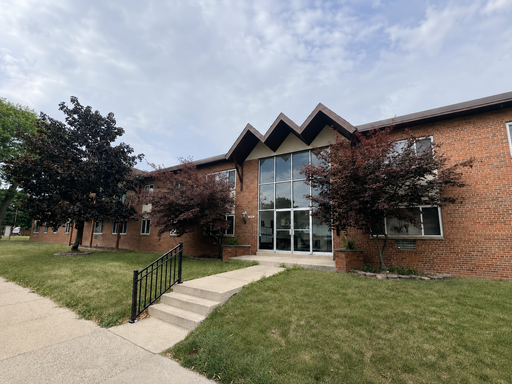 2 Bedroom in West Allis- FIRST MONTH RENT FREE – photo 1