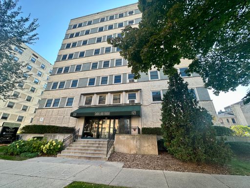 Cozy Downtown 1BR near Lakefront! HALF OFF FIRST MONTH RENT!! – photo 1