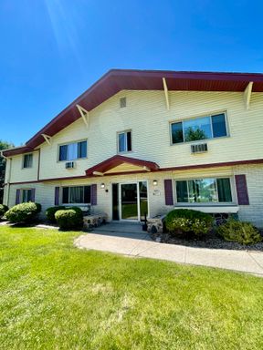 Expansive 2BR in Lovely Germantown