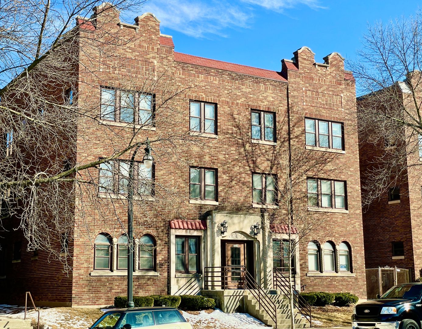 Shorewood Apartment: 4468 N Oakland Ave