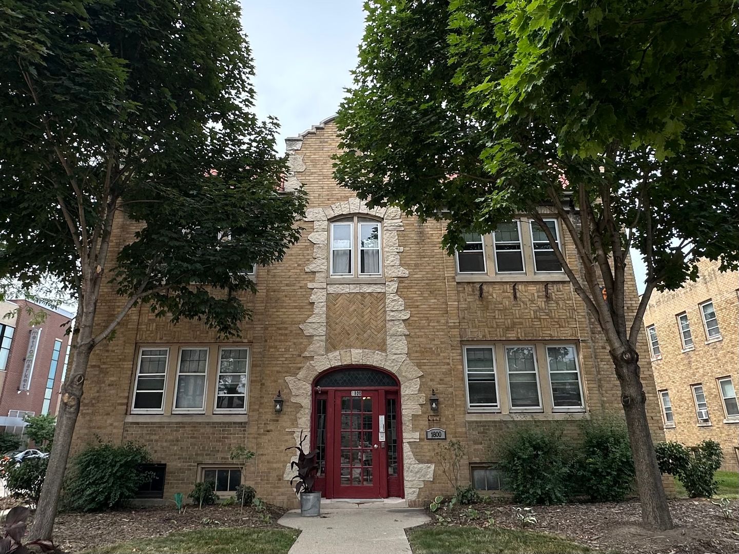 Shorewood Apartment: 1800 E Kenmore Pl.
