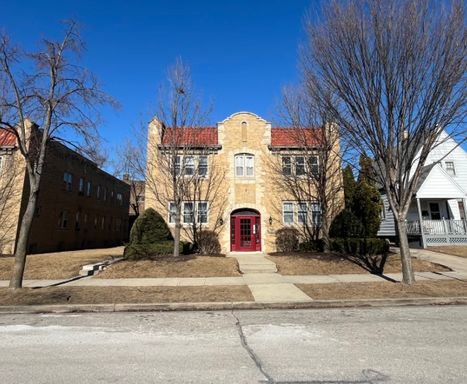 Half Off First Month! Spacious and Bright 1 bedroom unit w/ Heat Included!