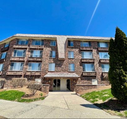 Bay View 1 Bedroom w/Den - Heat & Hot water included - HALF OFF FIRST MONTH RENT!! – photo 1