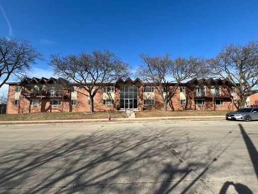 1/2 Off First Month! Spacious and Bright One Bedroom In West Allis