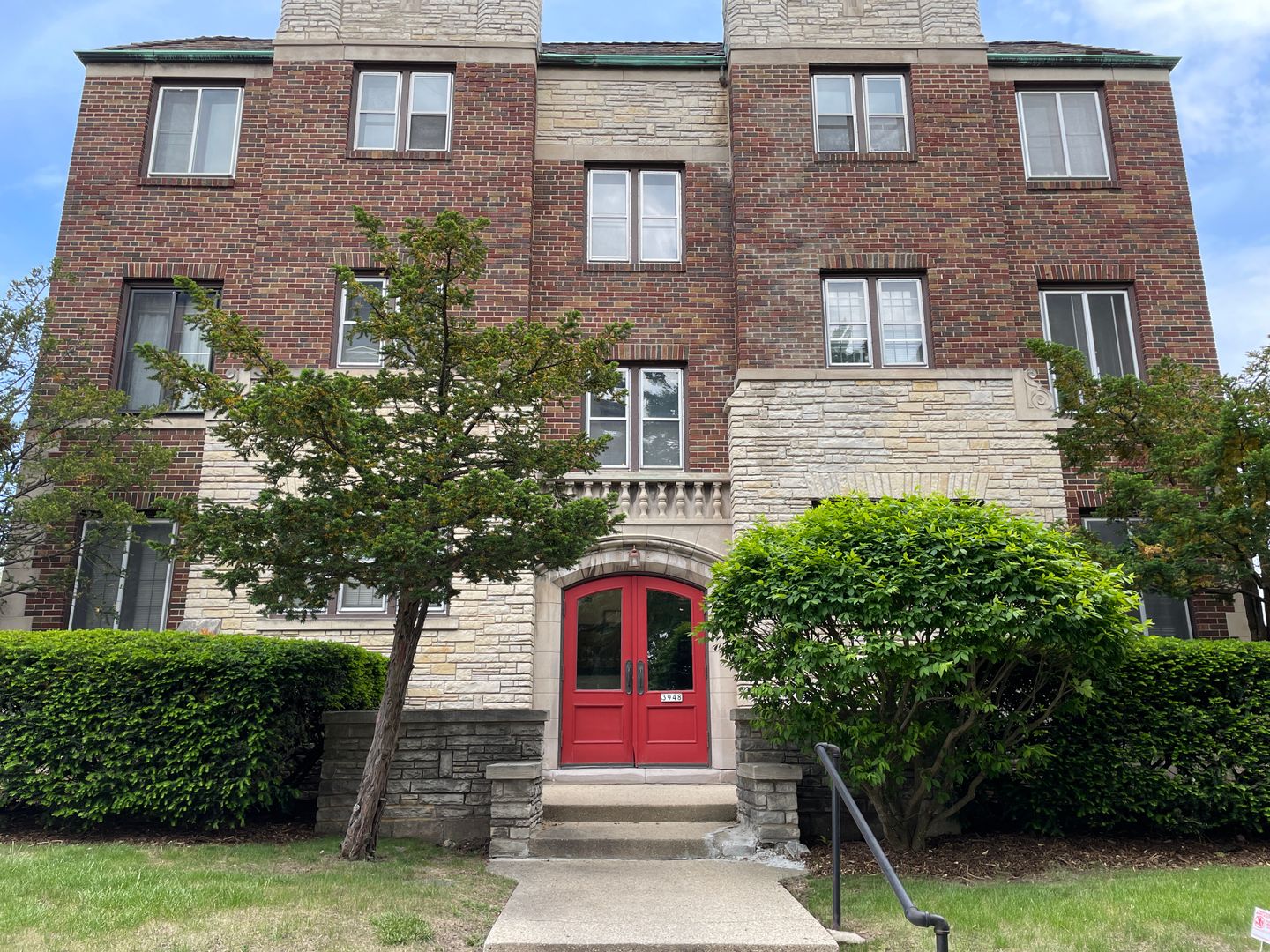 Shorewood Apartment: 3948 N Murray Ave