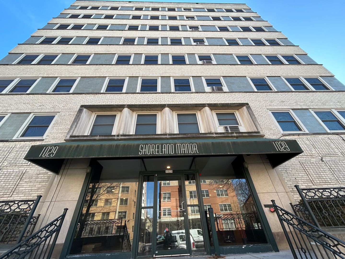 Milwaukee Apartment: 1029 E Knapp St