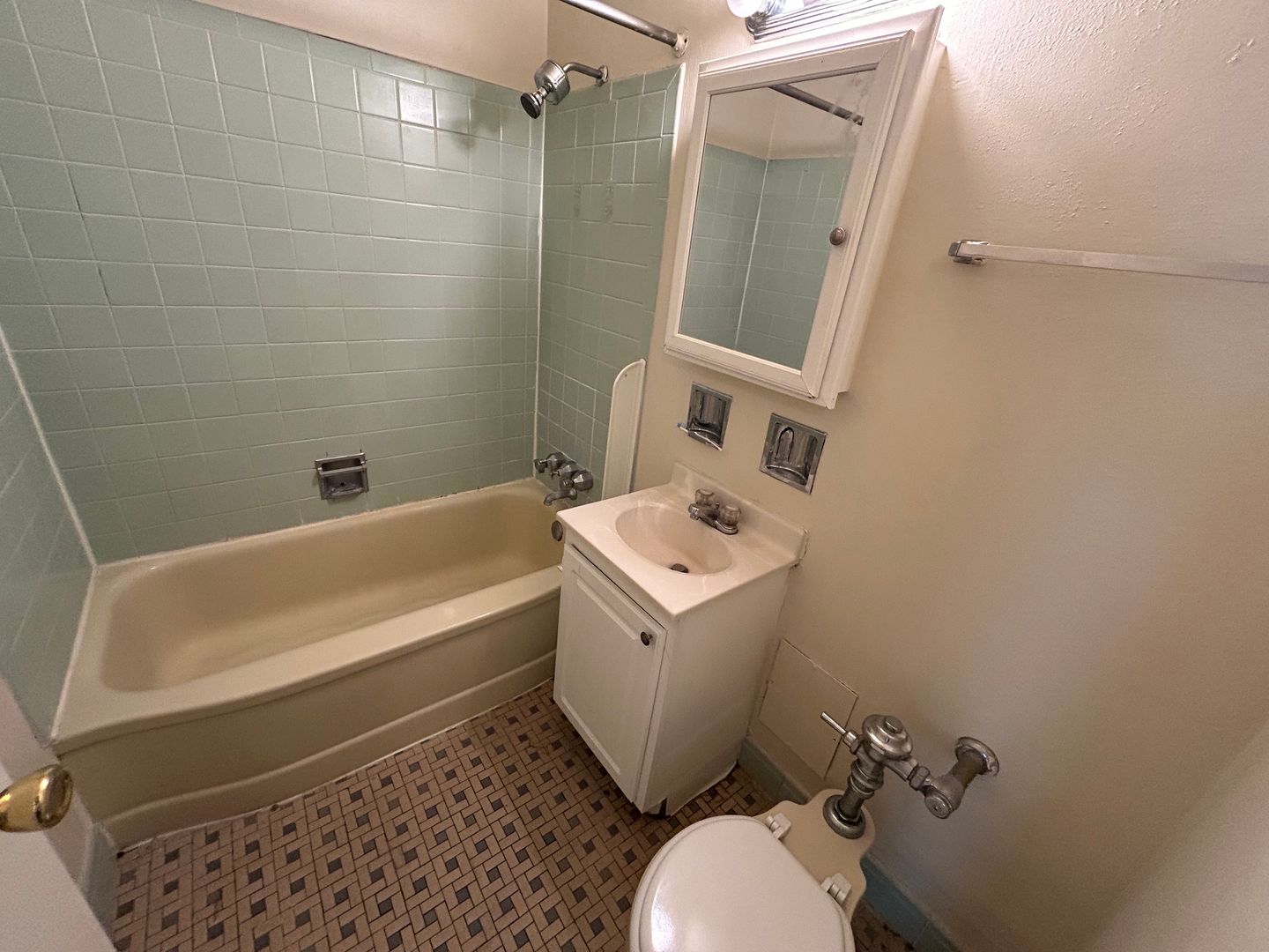 1029 E Knapp St 14 of 14