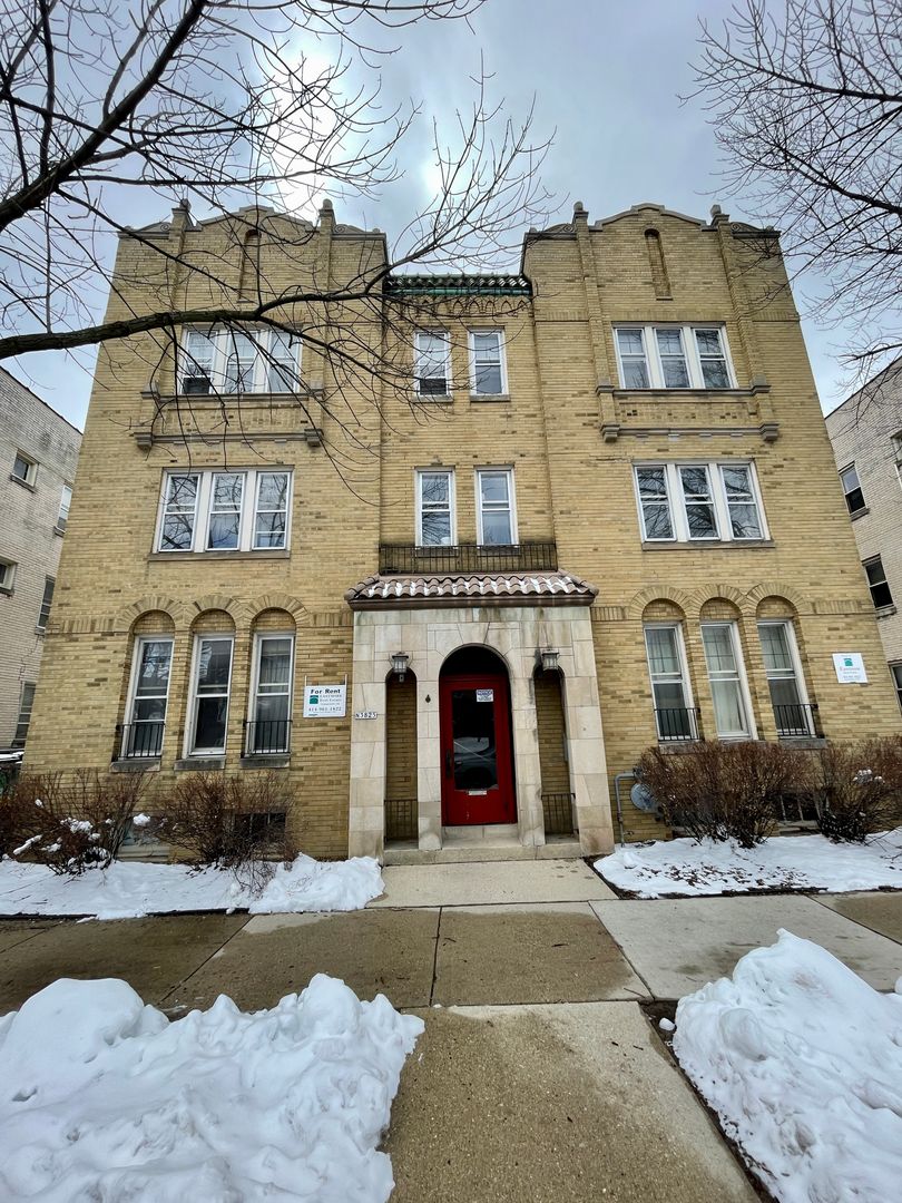 Shorewood Apartment: 3825 N Oakland Ave