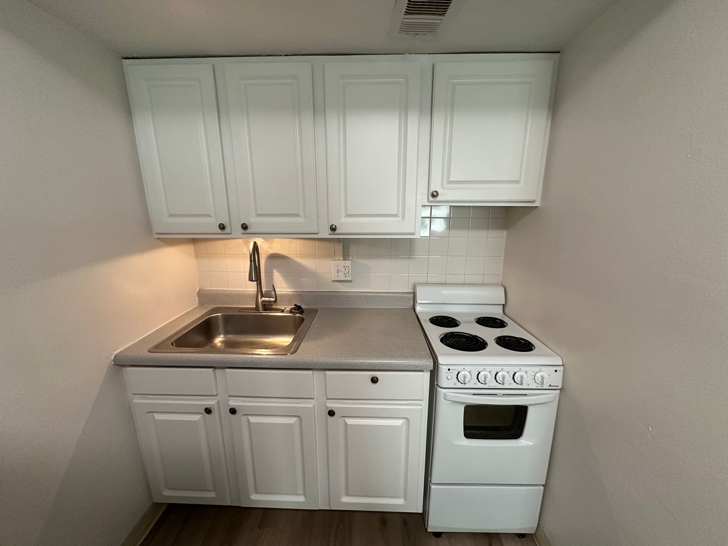 1029 E Knapp St 4 of 8