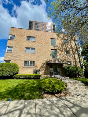 Downtown 1 Bedroom w/ Heat Included-HALF OFF FIRST MONTH RENT!! – photo 1