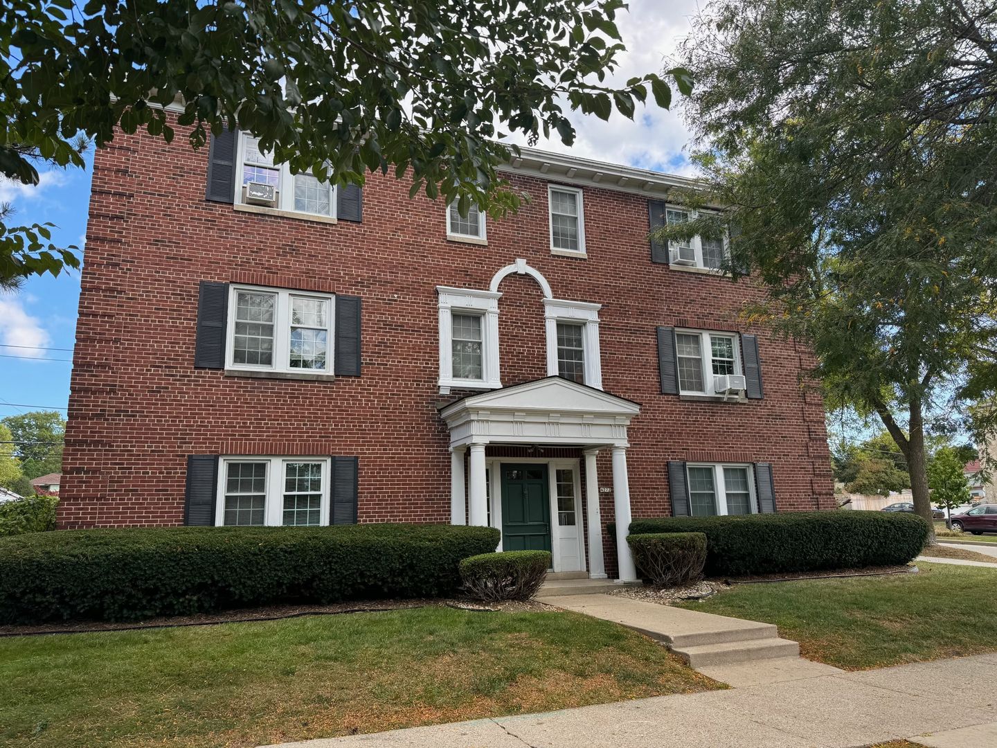 Shorewood Apartment: 4272 N Wilson Dr