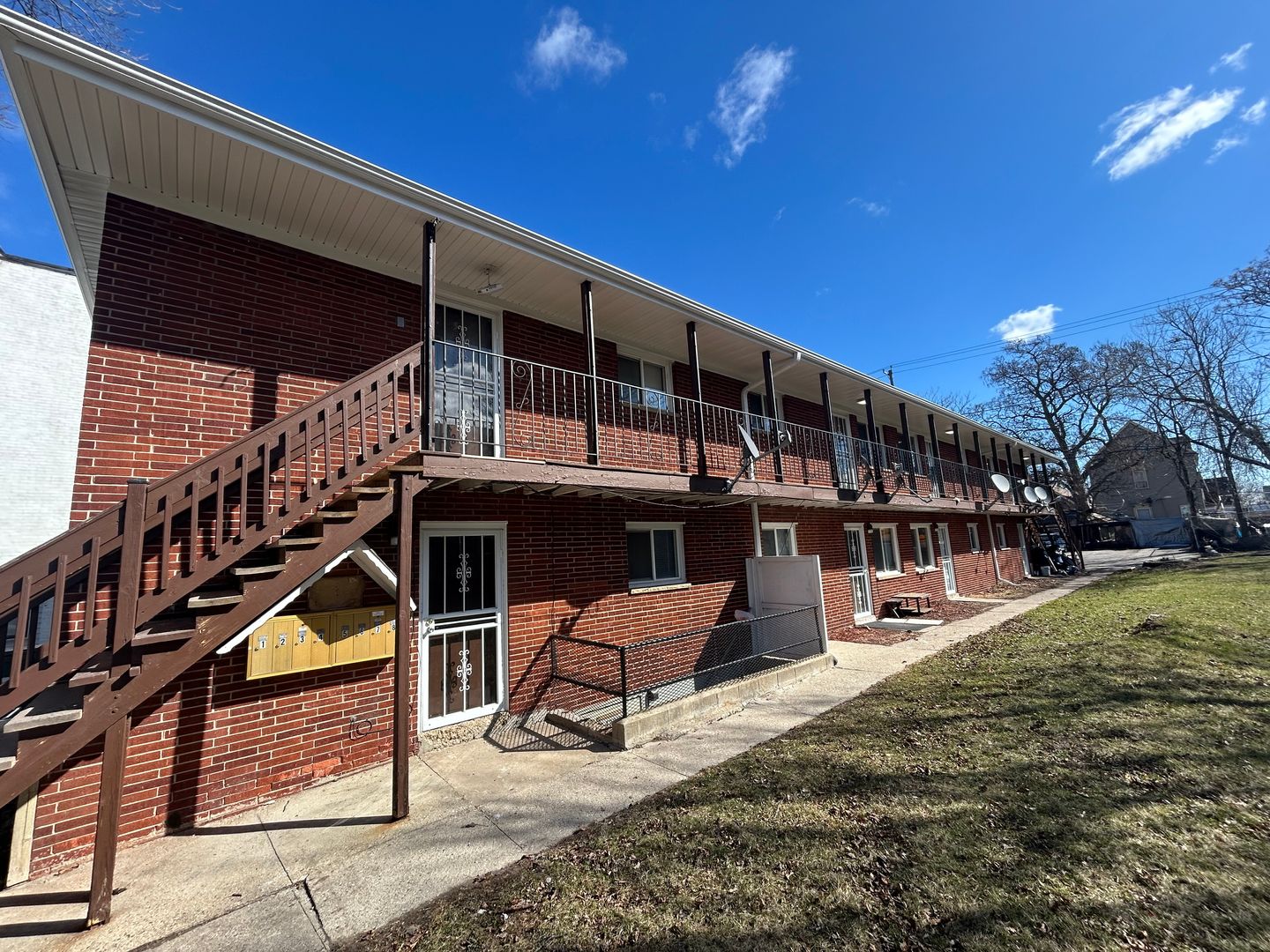 Milwaukee Apartment: 1422 S 7th St