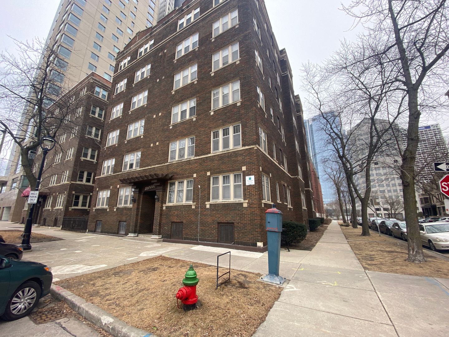 Milwaukee Apartment: 903 E Kilbourn Ave