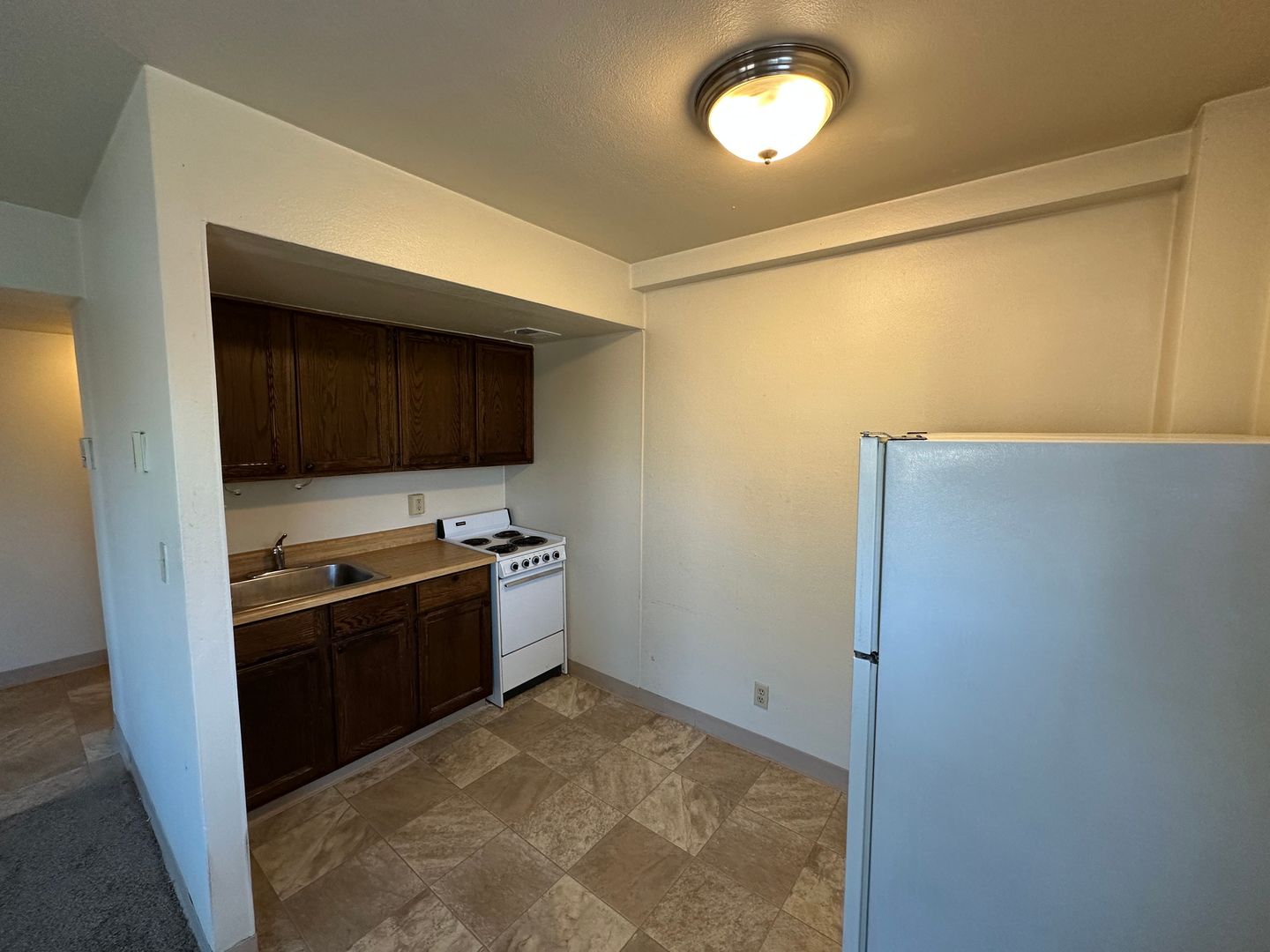 1029 E Knapp St 3 of 8