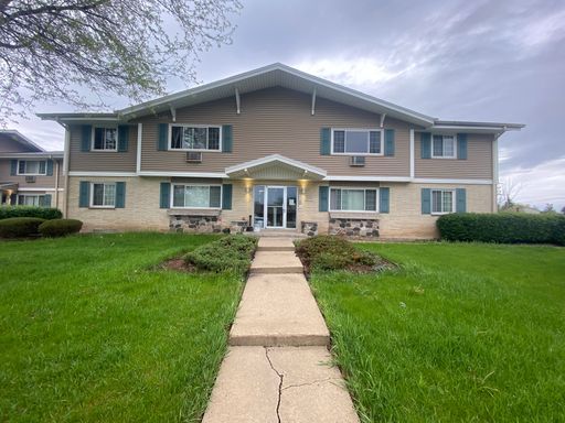 Upper 2 BR w/ Heat & Cooking Gas Included! – photo 1