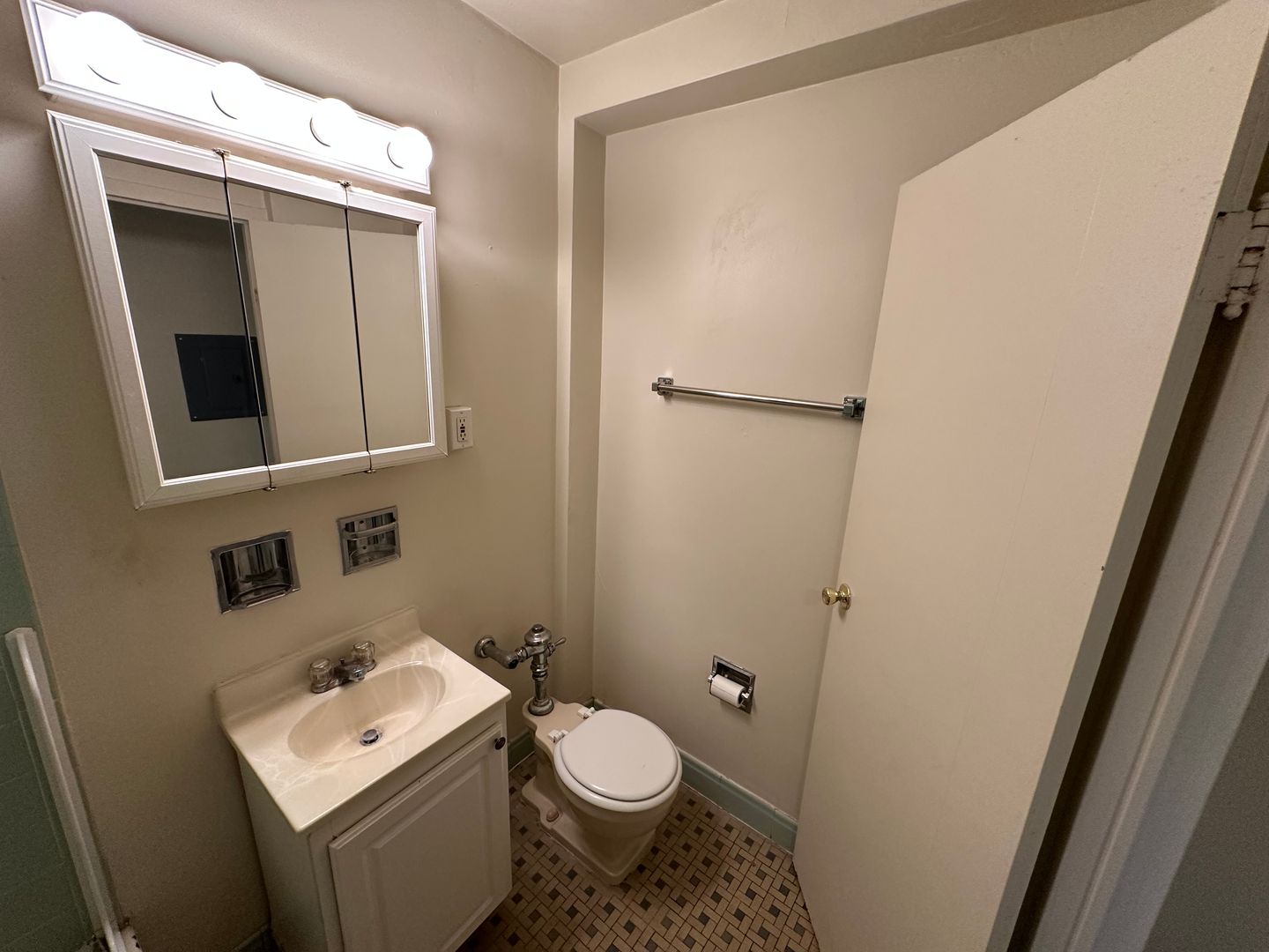 1029 E Knapp St 7 of 8