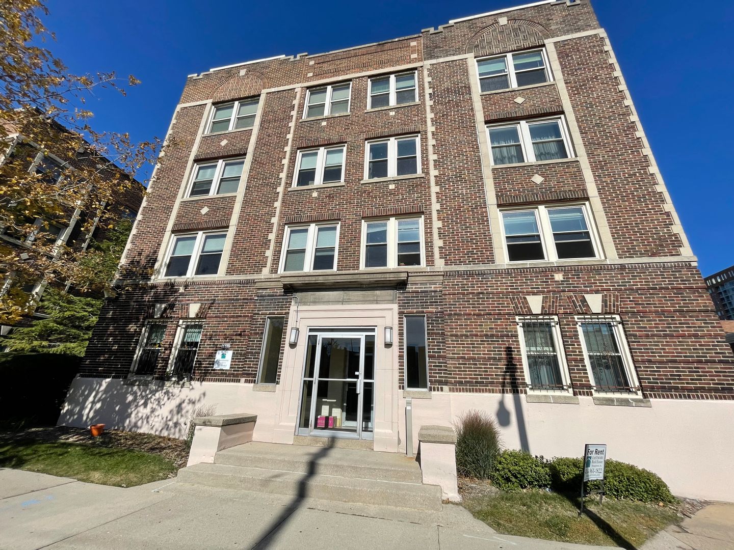 Milwaukee Apartment: 1632 E Irving Pl.