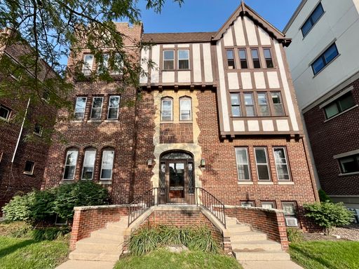 1/2 Off First Month! Charming 1-bedroom with Heat and Dishwasher!