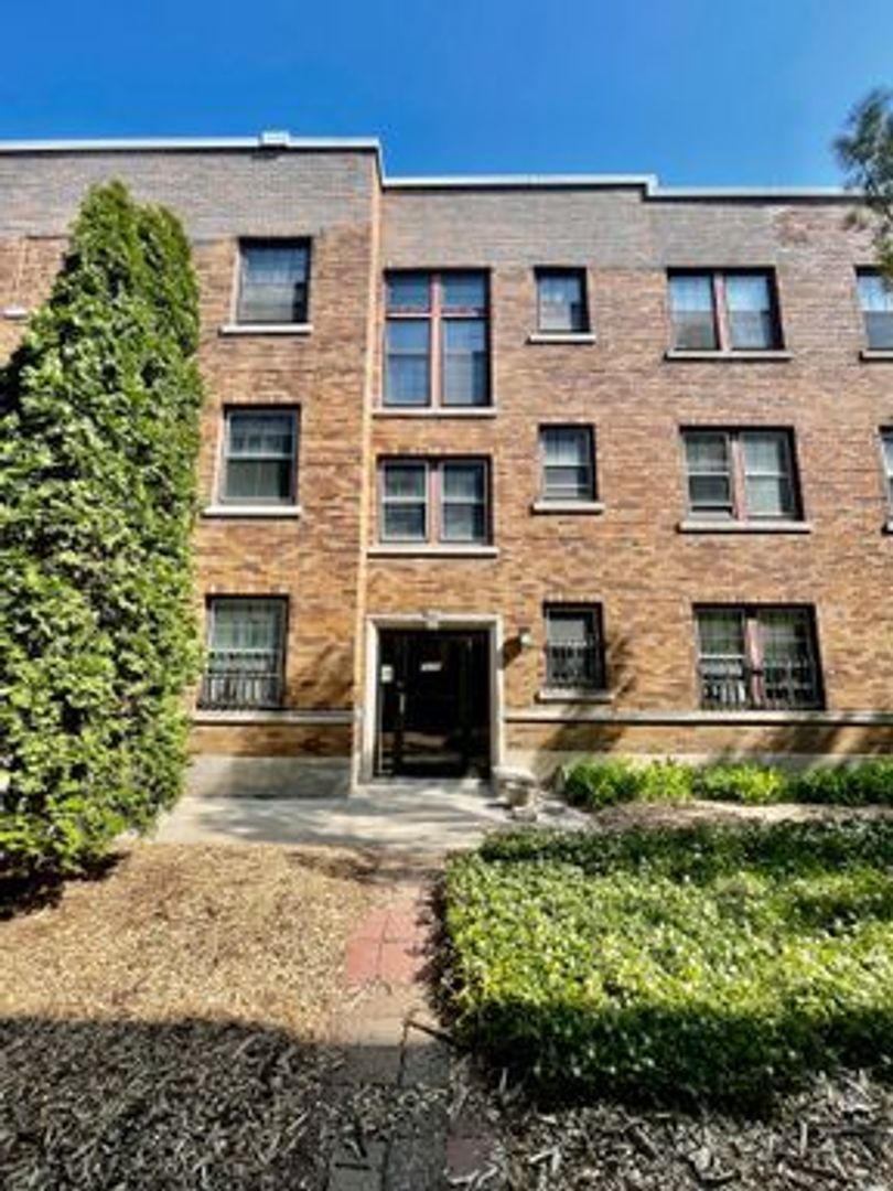Milwaukee Apartment: 2632 N Oakland Ave